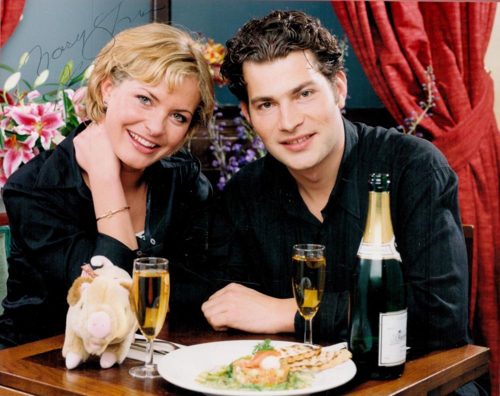 Lot 297: Tracy Shaw (Coronation St) Signed 10x8 inch Colour...