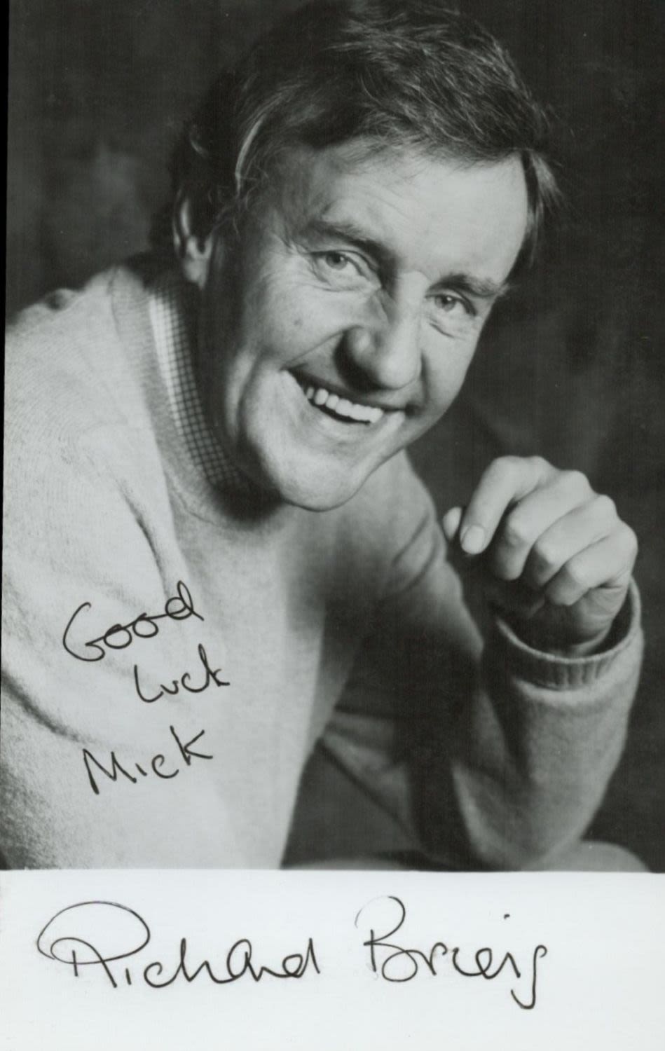 Lot 425: Richard Briers signed 6x4 black and white photograph...