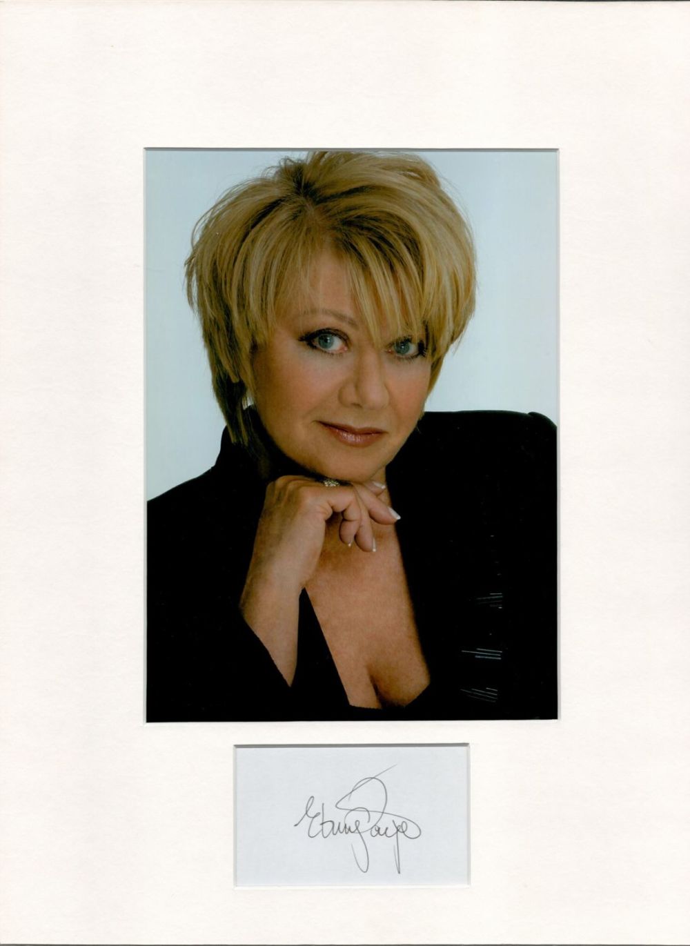 Lot 612: Singer Elaine Paige 16x12 overall mounted signature piece....