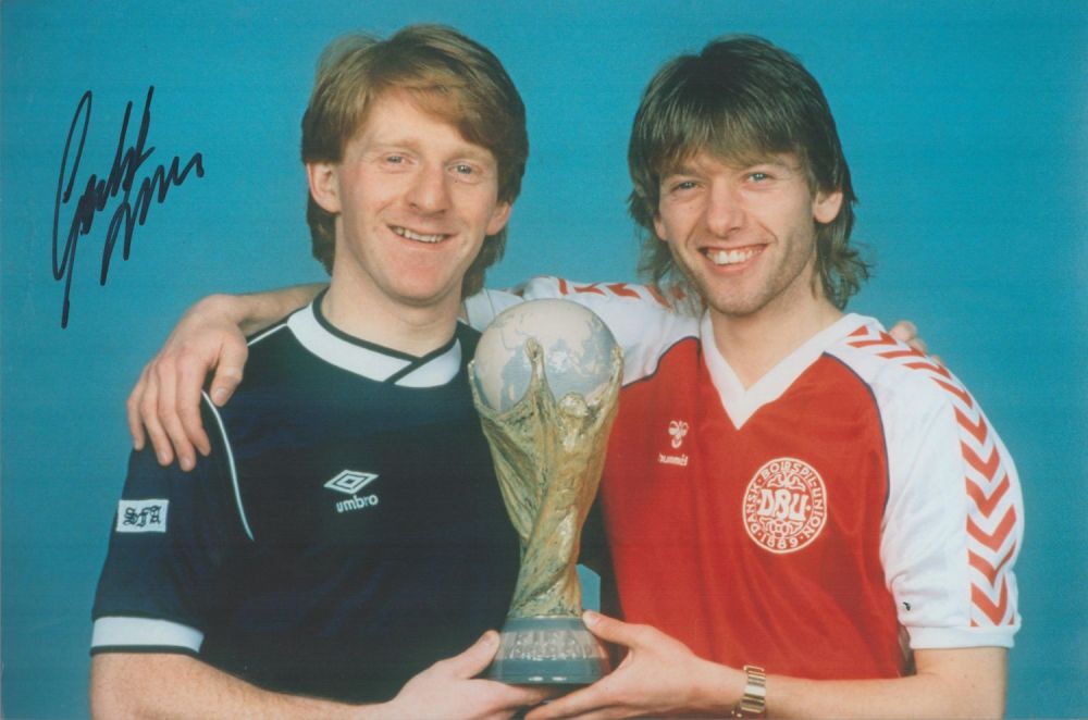 Lot 114: Football Gordon Strachan signed 12x8 colour photo. Good...