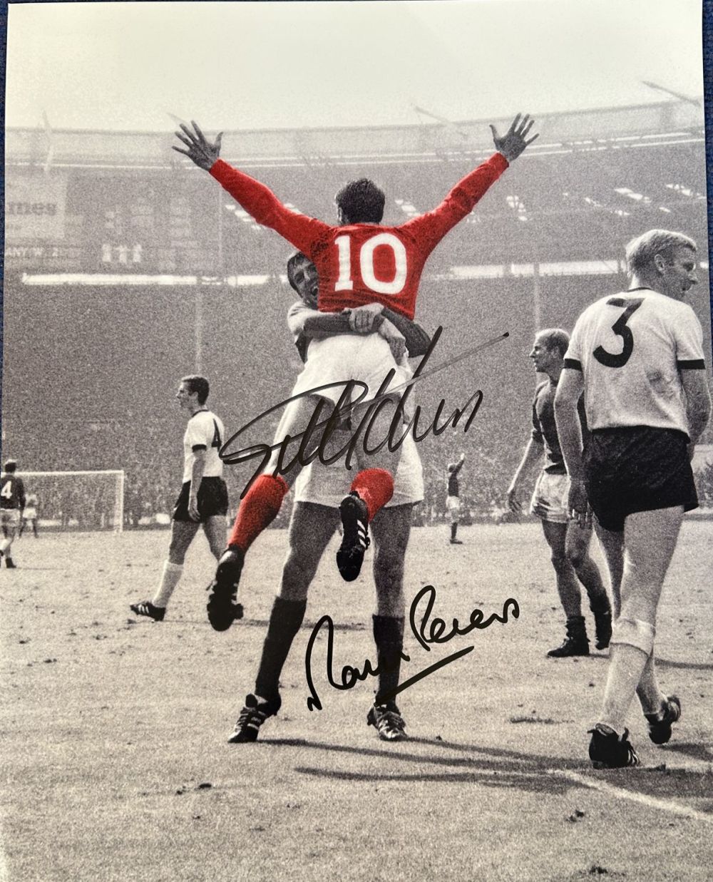 Lot 175: Football England 1966 World Cup Winners 20x12 signed...