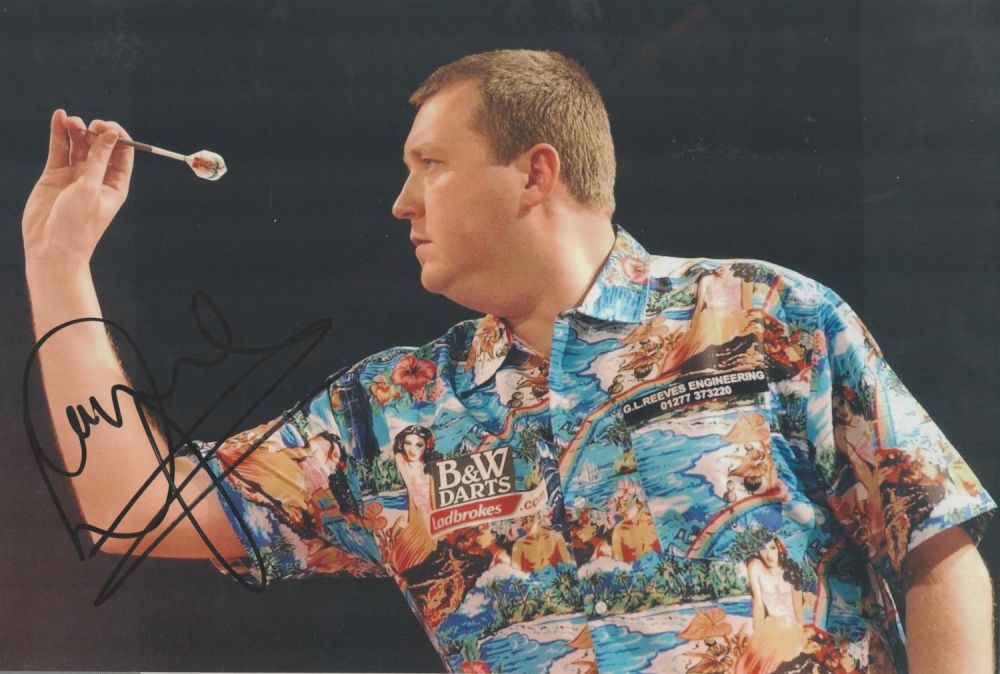 Lot 263: Darts Wayne Mardle Hawaii 501 signed 12x8 colour...
