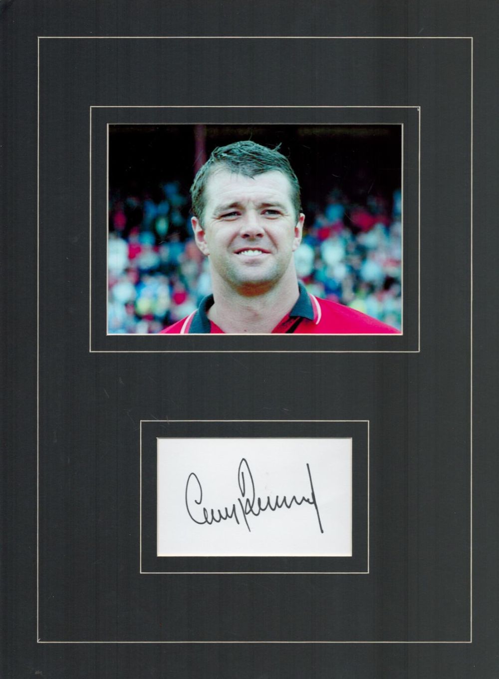 Lot 367: Gary Pallister 16x12 mounted signature piece. Pallister (born...