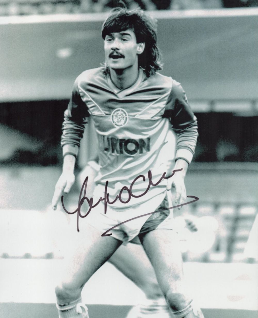 Lot 439: Football Ian Snodin signed Everton 10x8 black and...