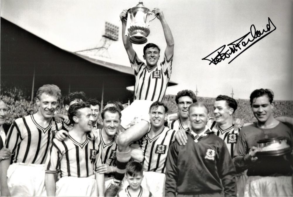Lot 450: Peter Mcparland Aston Villa Signed 12 x 8...