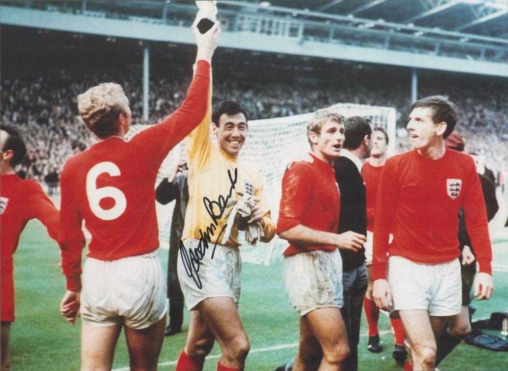 Lot 553: Football Gordon Banks signed 16x12 England 1966 World...