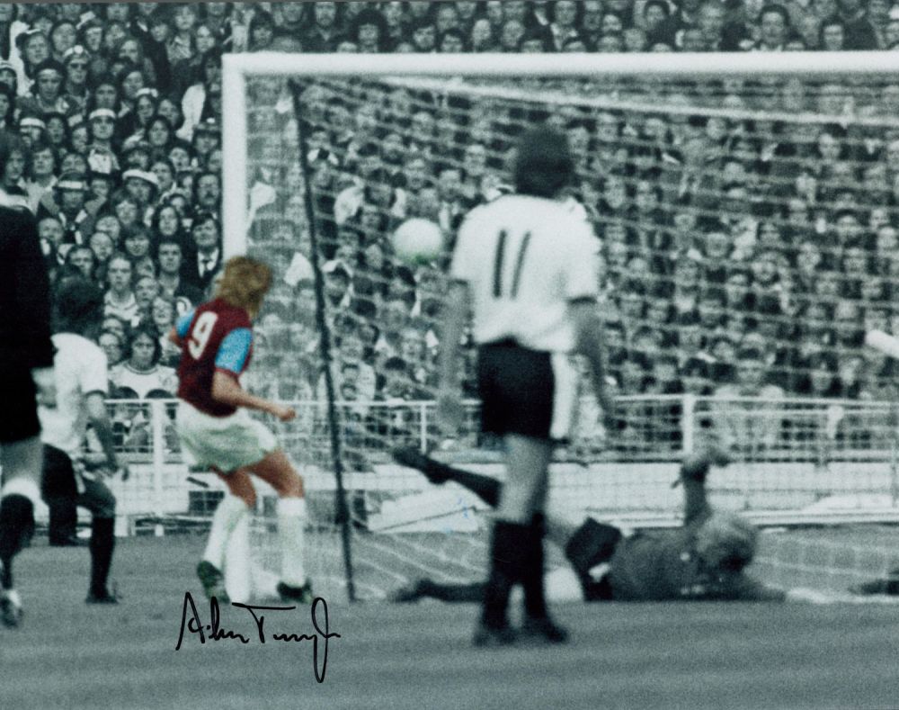 Lot 560: Football Alan Taylor signed 16x12 West Ham United...