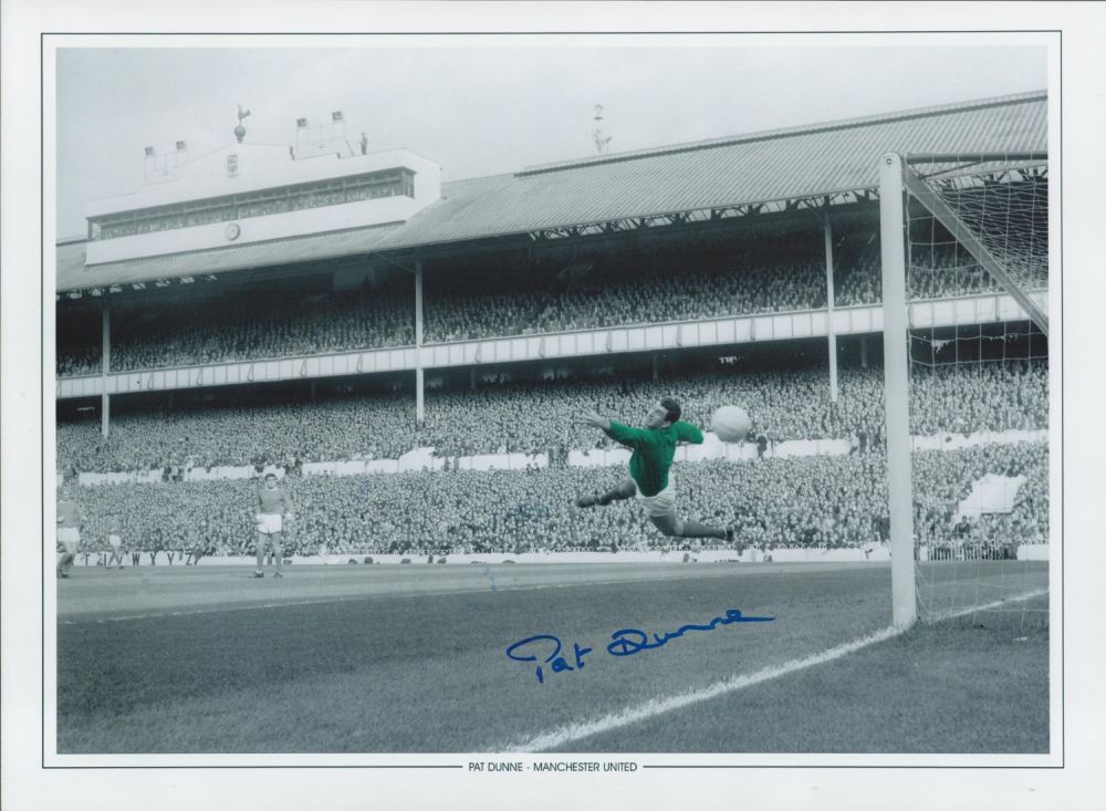Lot 631: Football Pat Dunne signed 16x12 Manchester United colourised...