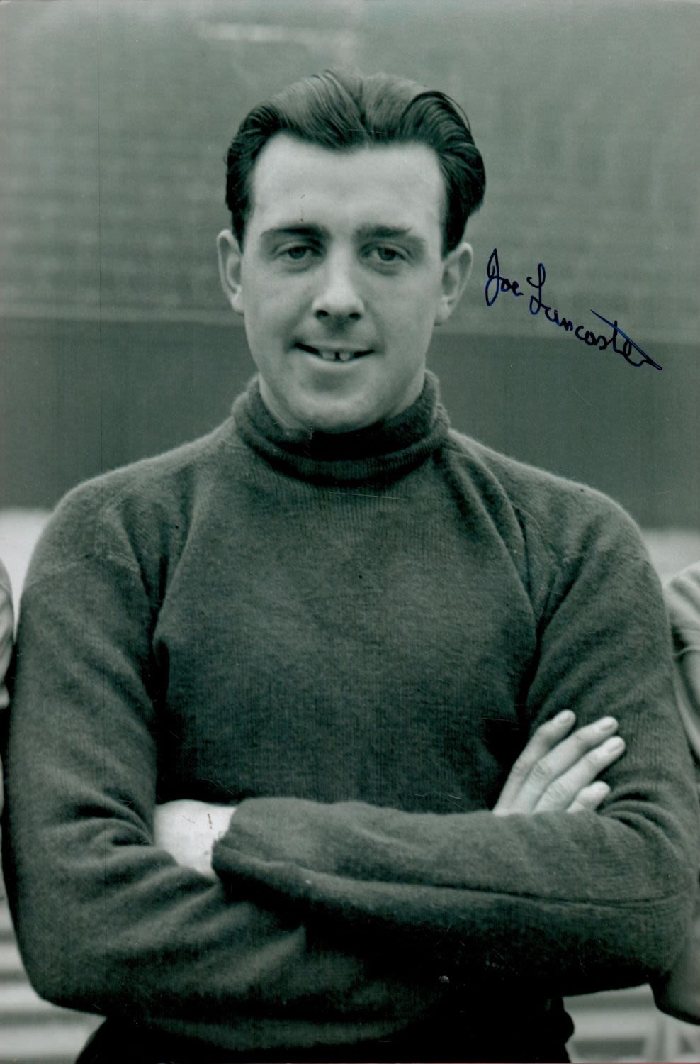 Lot 641: Football Joe Lancaster signed Manchester United 12x8 vintage...