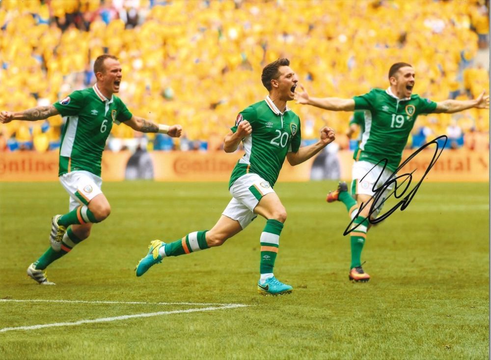 Lot 711: Robbie Brady Ireland Signed 16 x 12 inch...