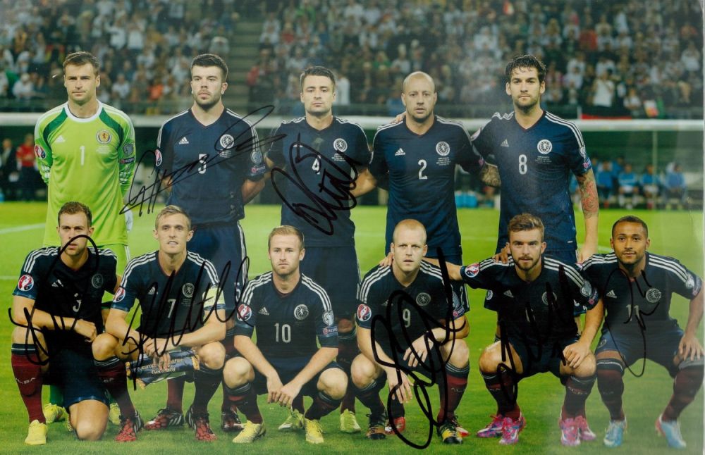 Lot 736: Football Scotland FC 7 Signed 12x8 inch Colour...