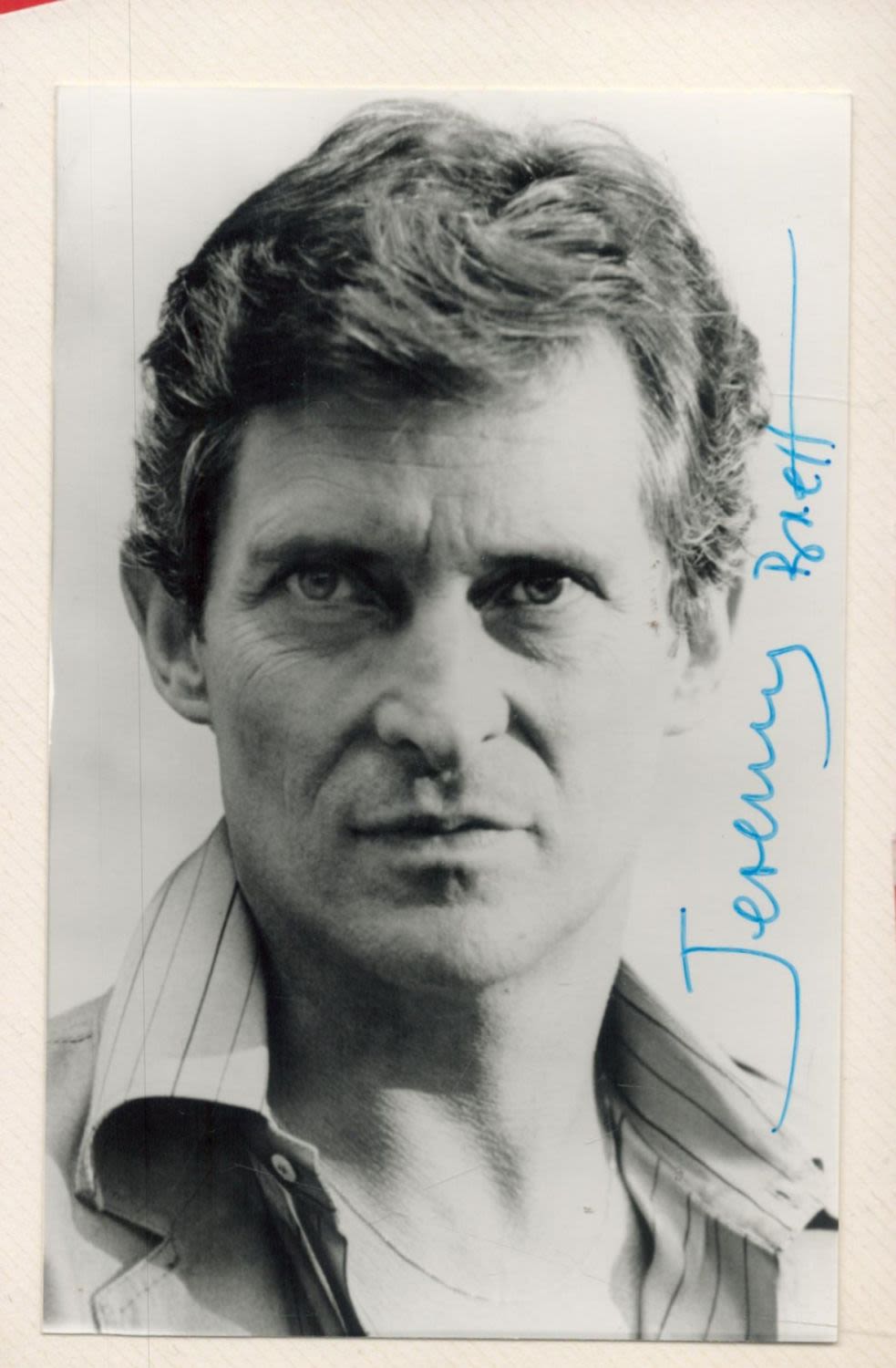 Lot 90: Sherlock Holmes Jeremy Brett signed 6 x 4...