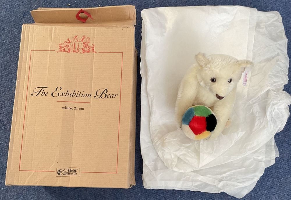 Lot 505: Steiff The Exhibition Bear. Fully jointed White 21cm...