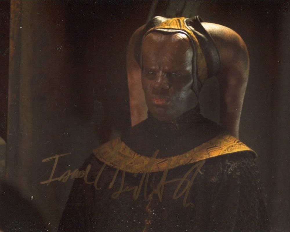 Lot 647: Star Wars The Mandalorian 8x10 photo signed by...