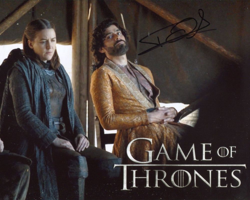 Lot 685: Game of Thrones 8x10 scene photo signed by...