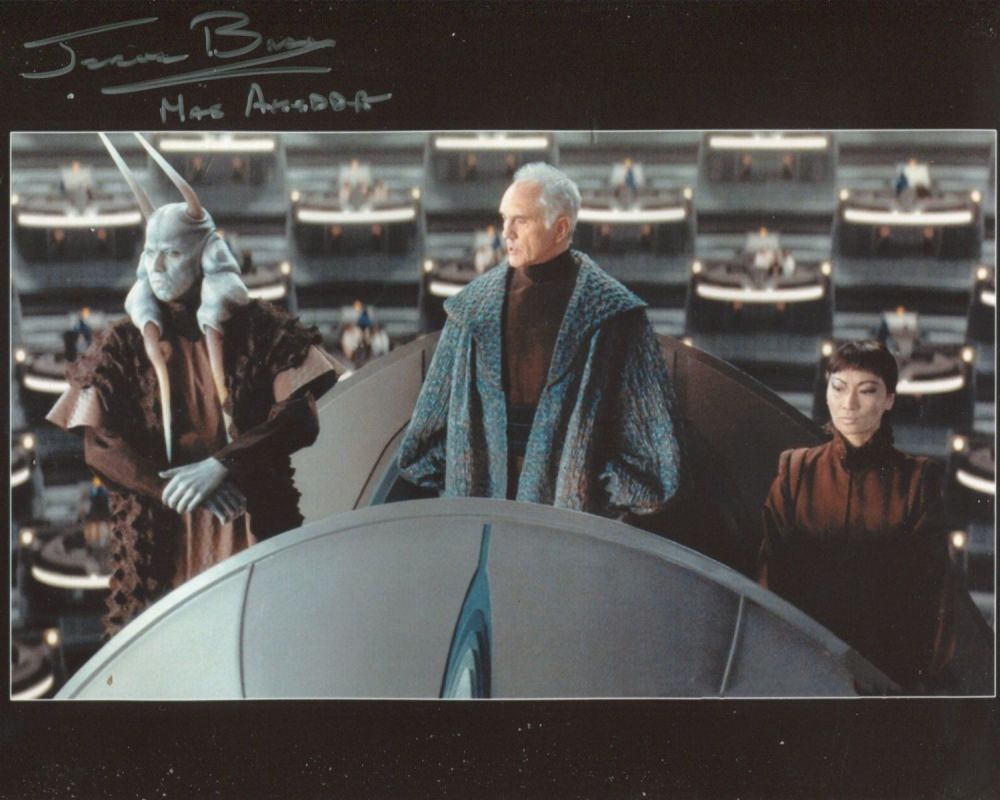 Lot 702: Star Wars The Phantom Menace 8x10 photo signed...
