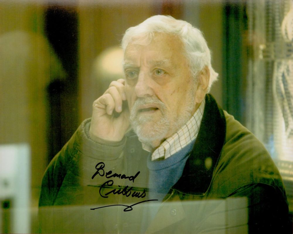 Lot 156: Bernard Cribbins 10x8 signed colour photo. Bernard Cribbins,...