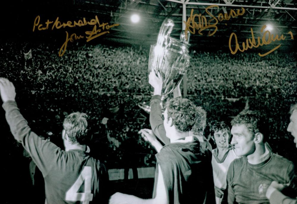 Lot 194: Man Utd Legends John Aston, Pat Crerand, David...
