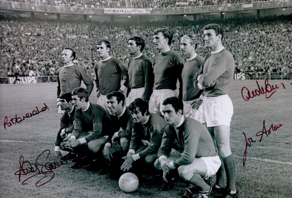 Lot 195: Man Utd Legends John Aston, Pat Crerand, David...
