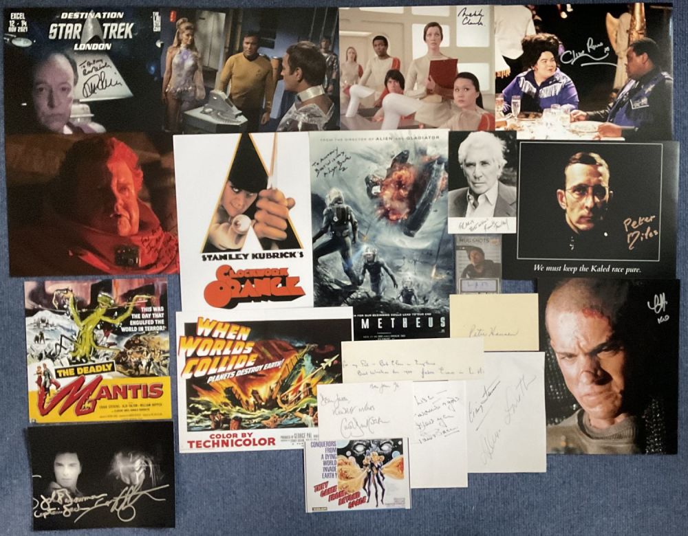 Lot 372: Science Fiction Autograph collection of 15 Signatories on...