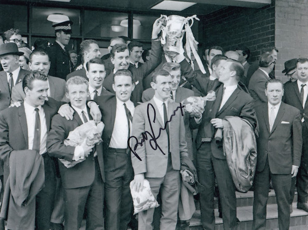 Lot 414: Autographed Bobby Lennox 8 X 6 Photo -...