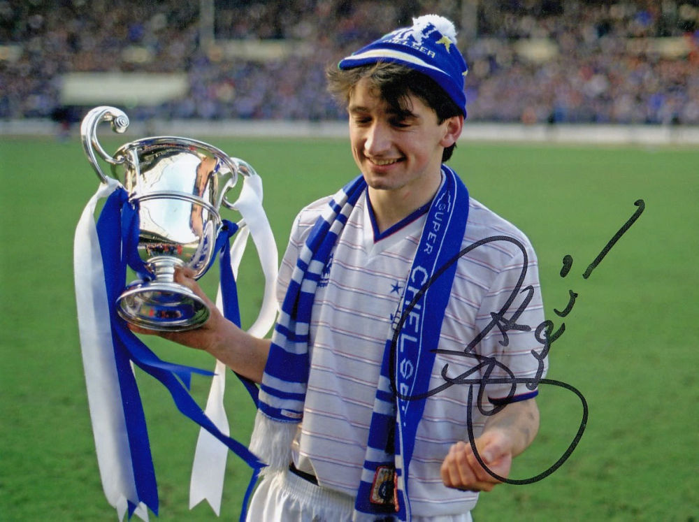 Lot 424: Autographed Pat Nevin 8 X 6 Photo -...