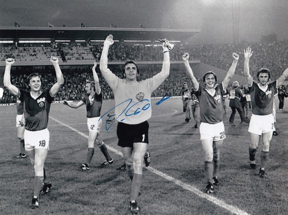Lot 440: Autographed Jurgen Croy 8 X 6 Photo -...