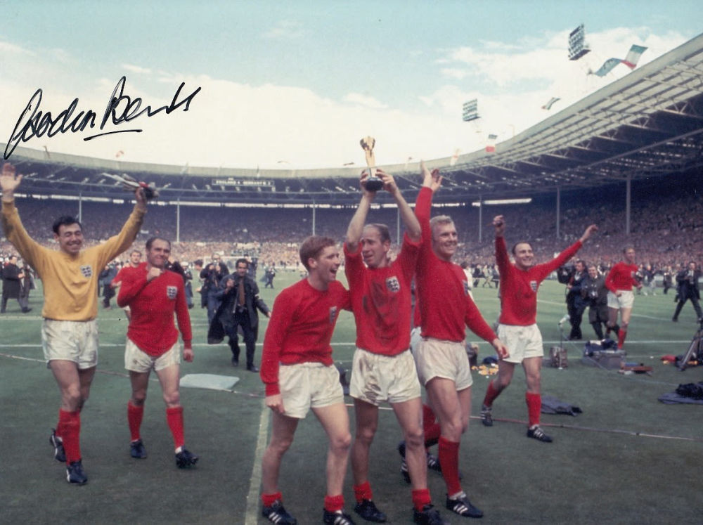 Lot 441: Autographed Gordon Banks 8 X 6 Photo -...
