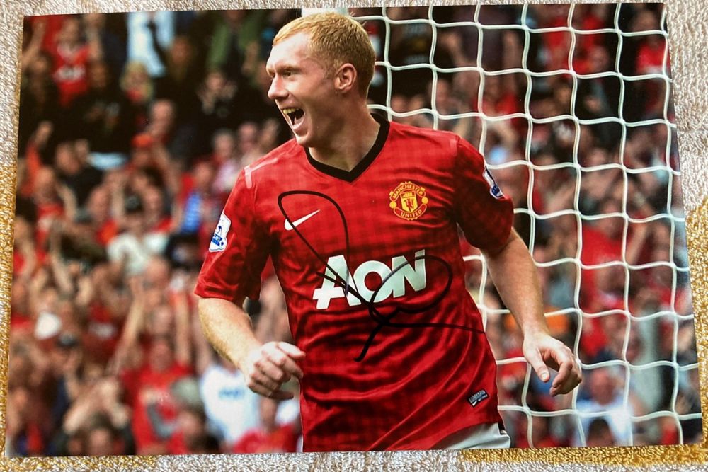 Lot 519: Paul Scoles Man Utd signed 12 x 8...