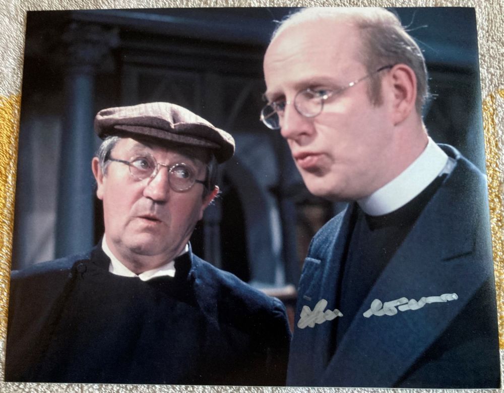 Lot 574: Dads Army Reverend Frank Williams signed 10 x...