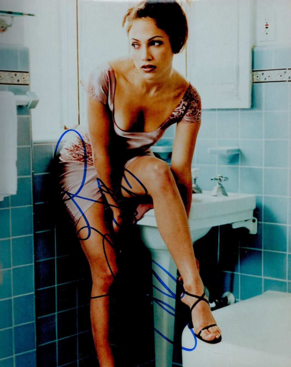 Lot 68: Jenifer Lopez signed 10x8 colour photo. All autographs...