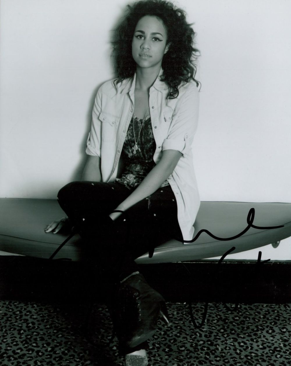 Lot 131: Zawe Ashton signed 10x8 black and white photo....