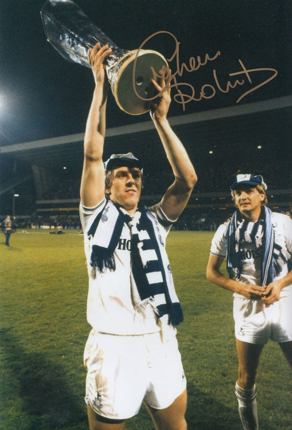 Lot 159: Autographed Graham Roberts 12 X 8 Photo :...