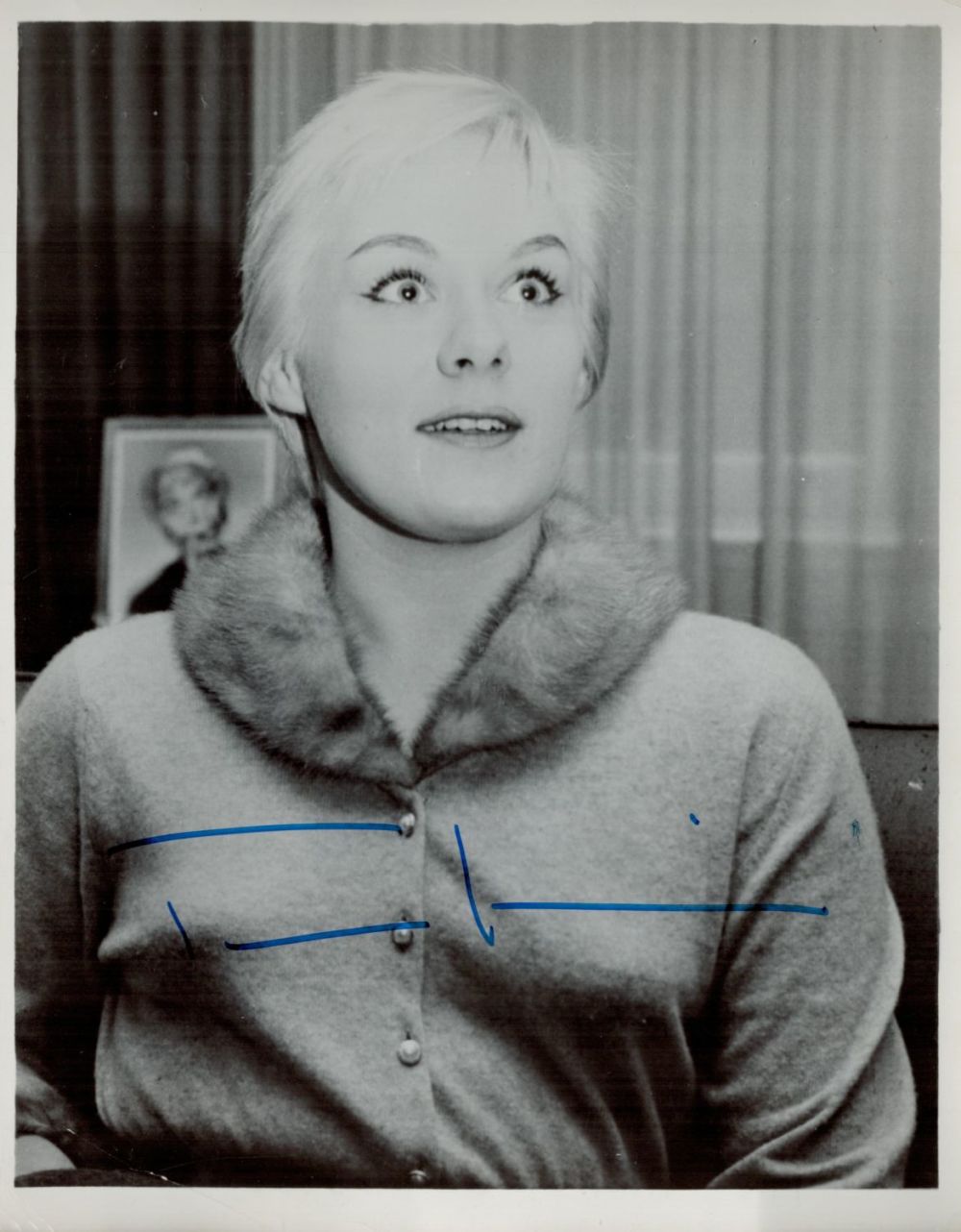 Lot 116: Tammy Grimes signed 10x8 black and white photo....