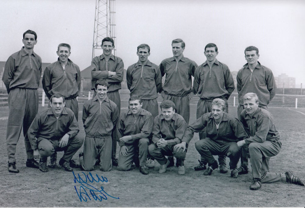 Lot 153: Autographed Willie Henderson 12 X 8 Photo :...