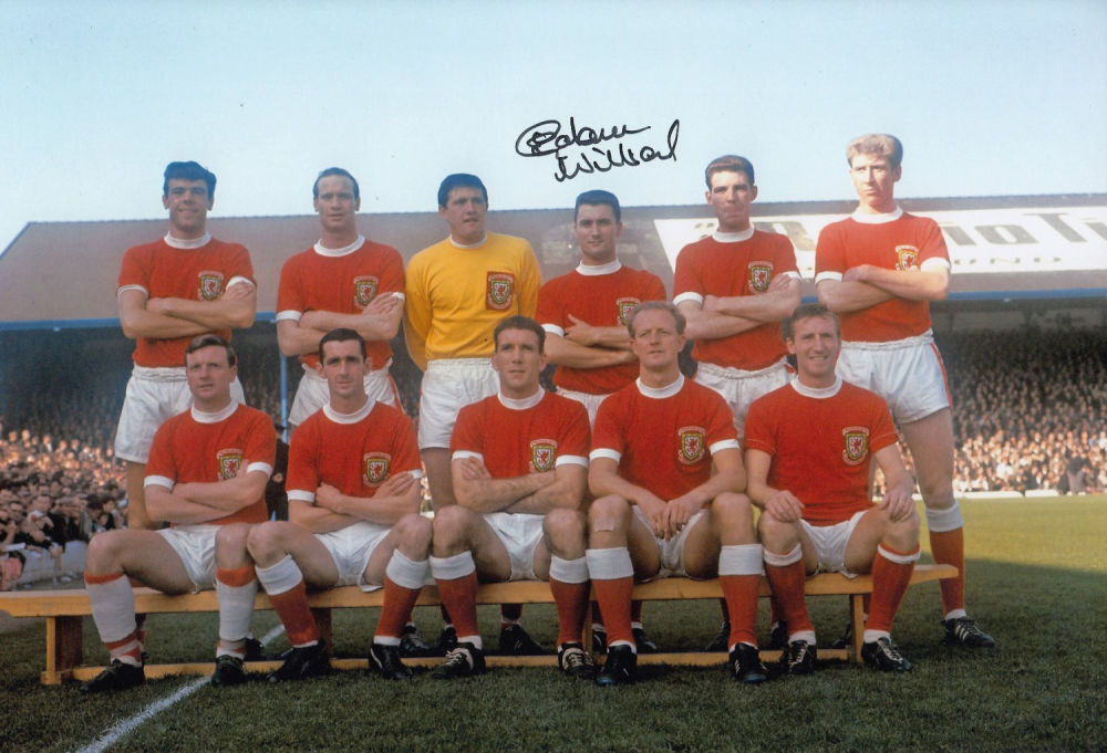Lot 161: Autographed Graham Williams 12 X 8 Photo :...