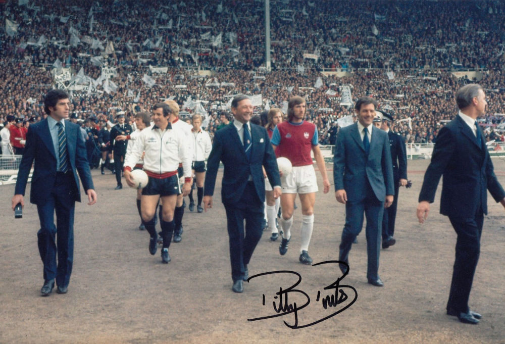 Lot 165: Autographed Billy Bonds 12 X 8 Photo :...