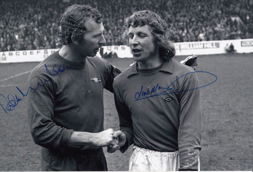 Lot 168: Autographed Arsenal V Sunderland 12 X 8 Photo...