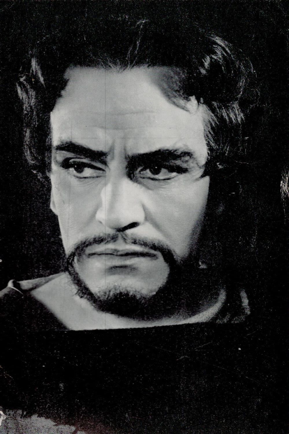 Lot 225: Laurence Olivier Signed 6x4 inch Black and White...