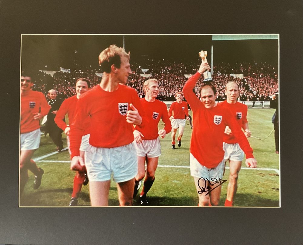 Lot 365: 1966 World Cup Hero Ray Wilson Signed Colour...