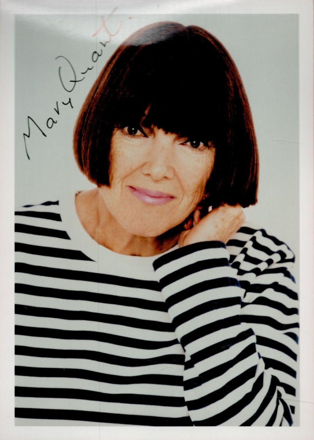 Lot 557: Mary Quant signed 7x5 colour photo. All autographs...