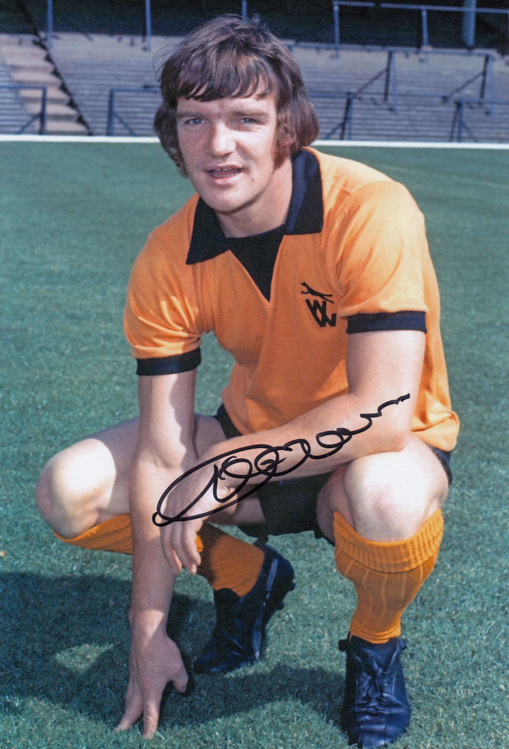 Lot 684: Football Autographed Hugh Curran 12 X 8 Photo...