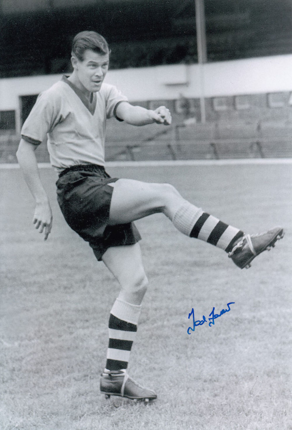 Lot 685: Football Autographed Ted Farmer 12 X 8 Photo...