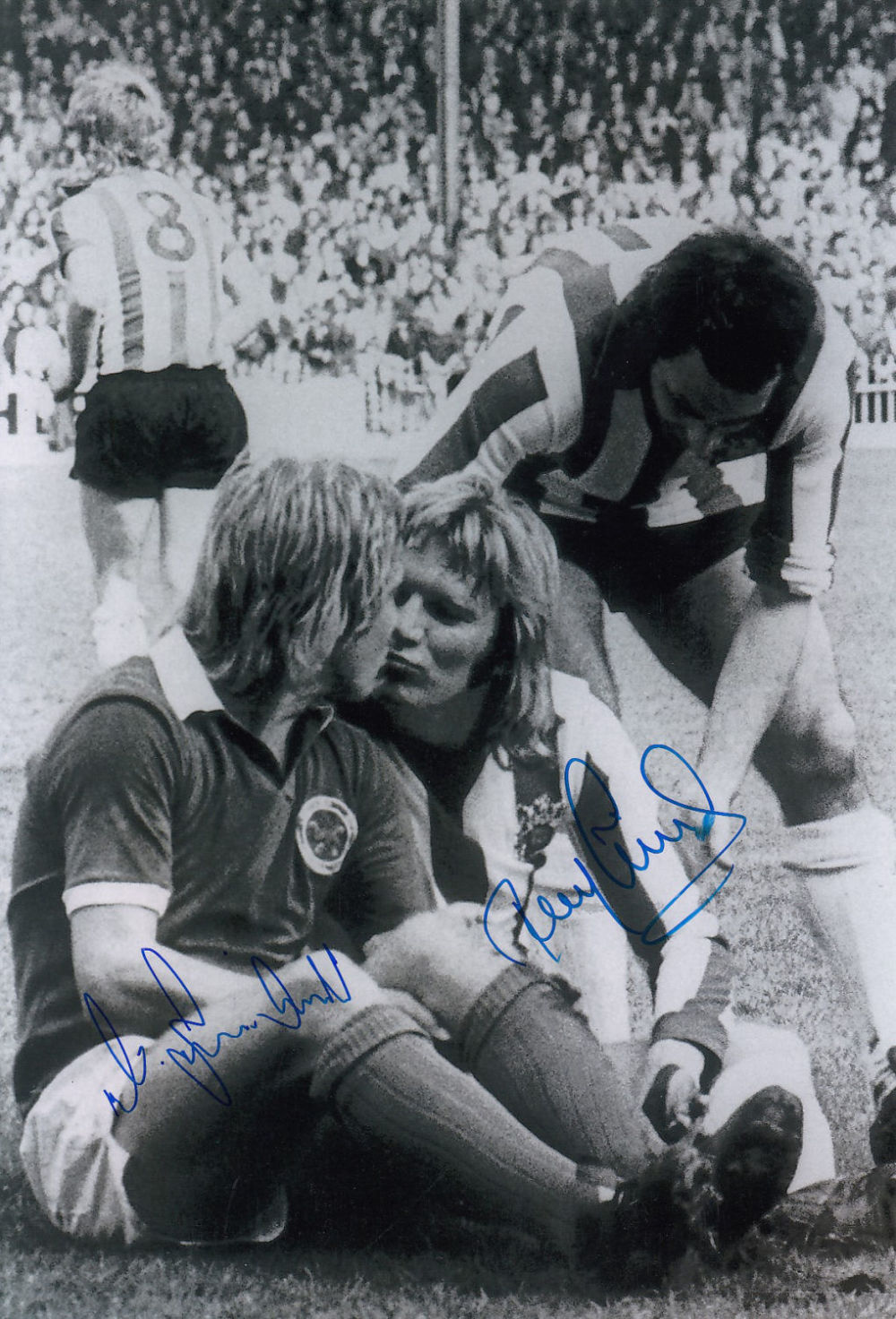 Lot 688: Football Autographed Sheff United V Leicester 12 X...