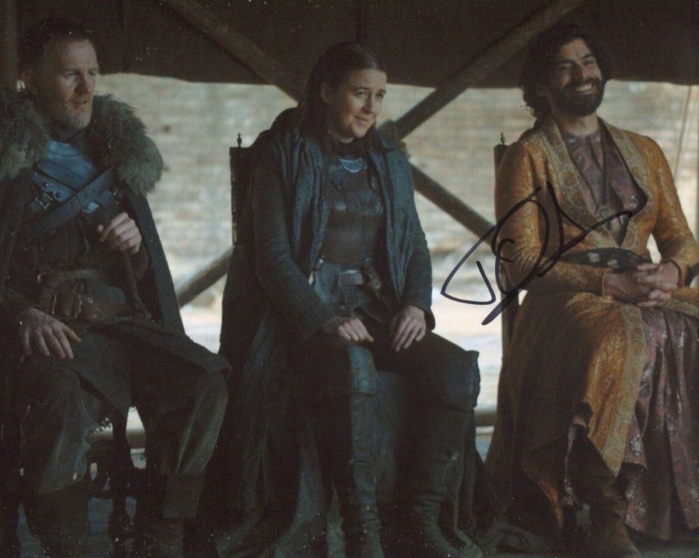 Lot 121: Game of Thrones 8x10 scene photo signed by...