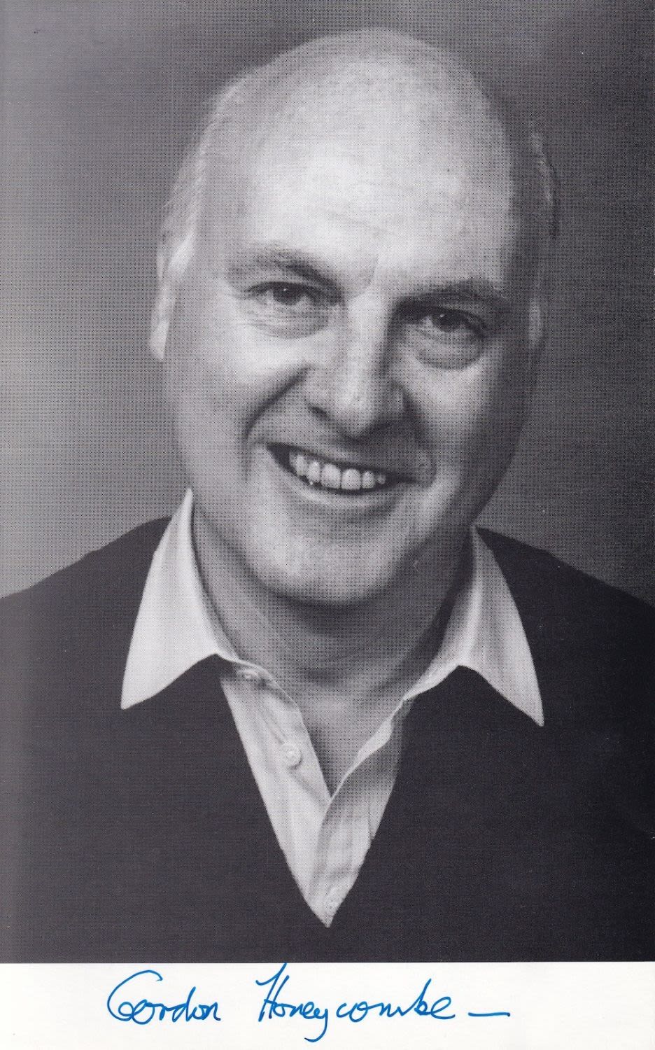 Lot 56: Gordon Honeycombe Late Great Newsreader 8x6 inch Signed...