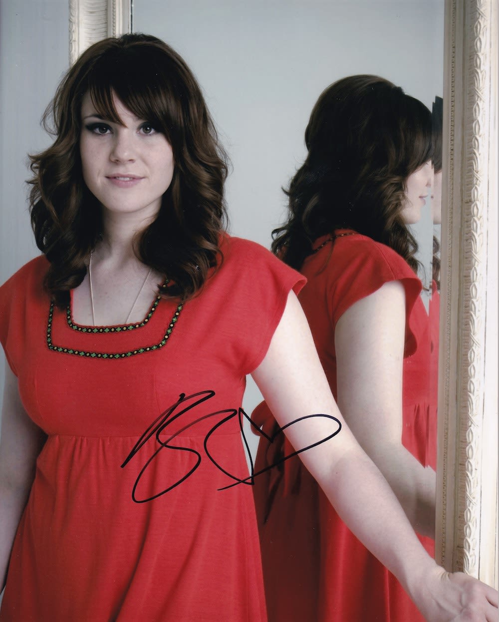 Lot 137: Kate Nash English Singer, Songwriter 10x8 inch Signed...