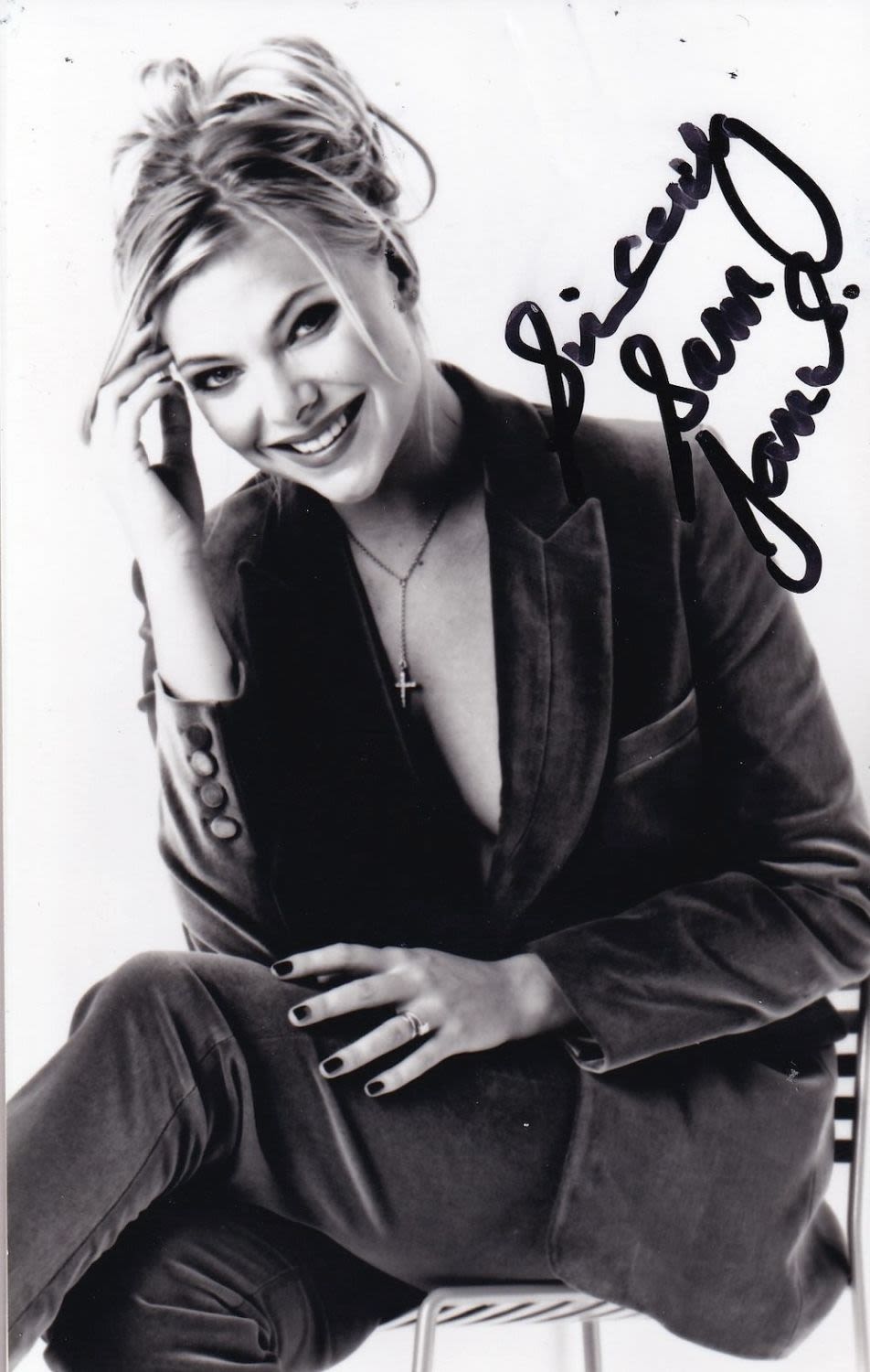 Lot 147: Samantha Janos Popular British Actress 6x4 inch Signed...