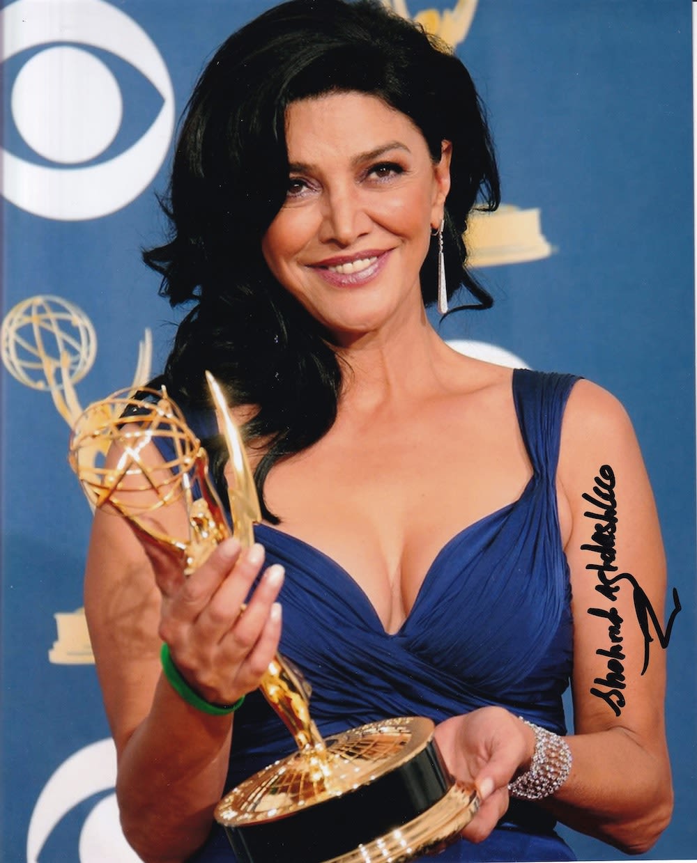 Lot 208: Shoreh Aghdashloo Award Winning Iranian Actress 10x8 inch...
