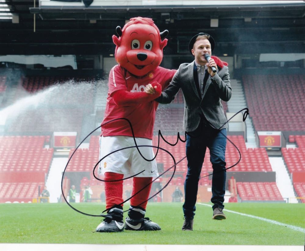 Lot 267: Olly Murs English Singer, Songwriter 10x8 inch Signed...